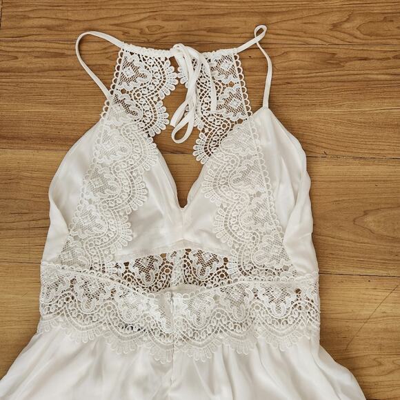Love Tree White Romper Crochet Trim Open Back Size M - Picture 7 of 8